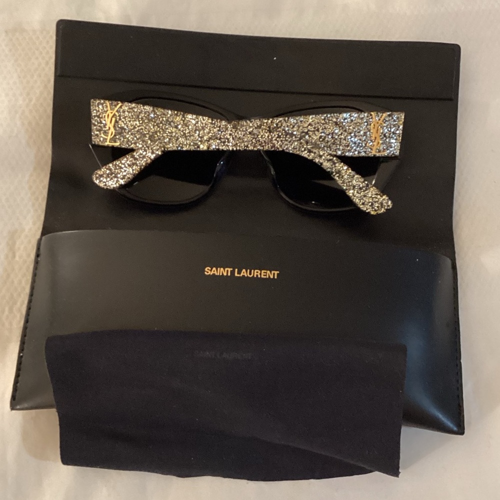 YVES SAINT LAURENT
Silver Glitter Plastic Sunglasses - Picture 3 of 11